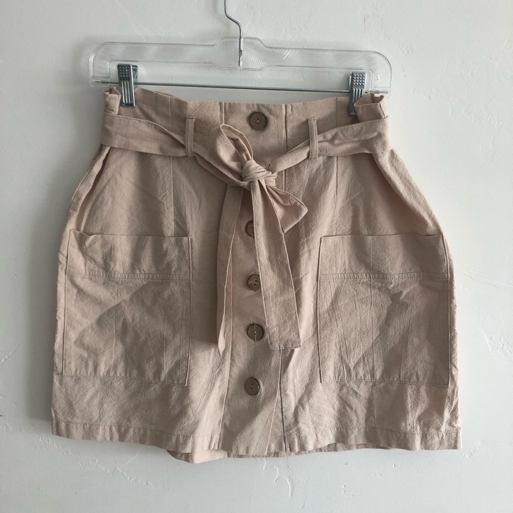 H&M Hesperus brand Junior’s Beige/Tan Belted Skirt